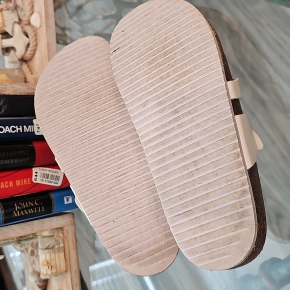 Kids Size 4 Sandal - Picture 3 of 3